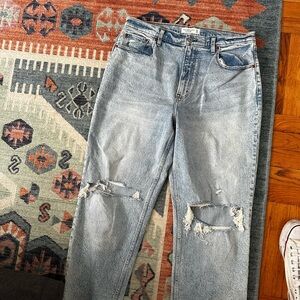 Abercrombie & Fitch
The 190s Straight Ultra High Rise